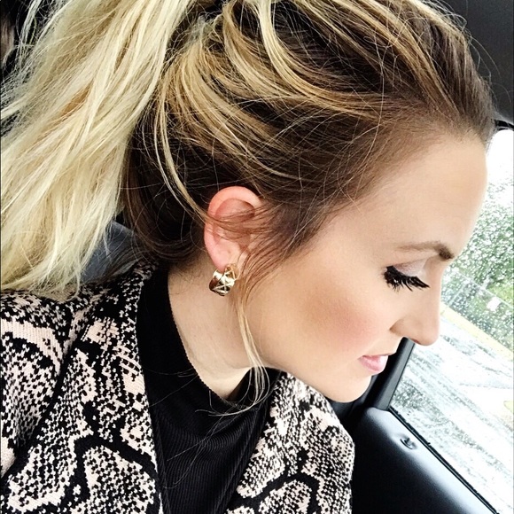 Meet Your Posher ❤️💋 - Picture 3 of 4